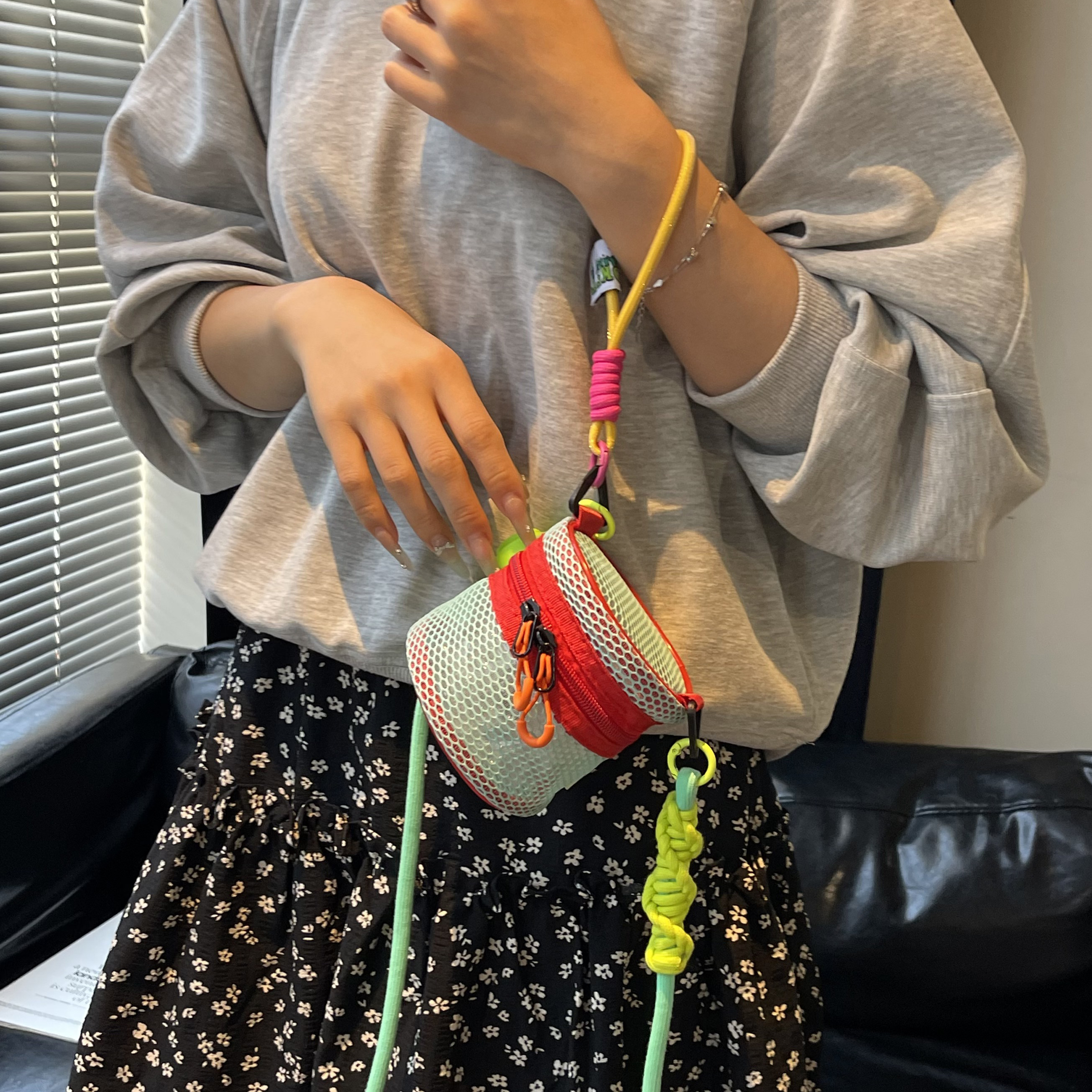 精致超火小众镂空包包女2025新款夏季百搭斜挎包迷你零钱包口红包