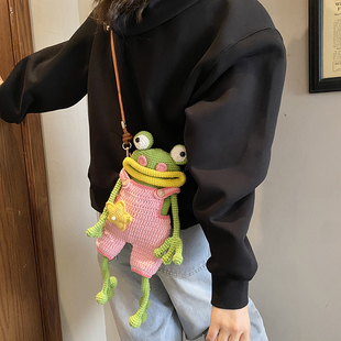 成品包包大嘴青蛙手机包包香肠嘴毛线钩织包包丑萌抖音同款 新年礼