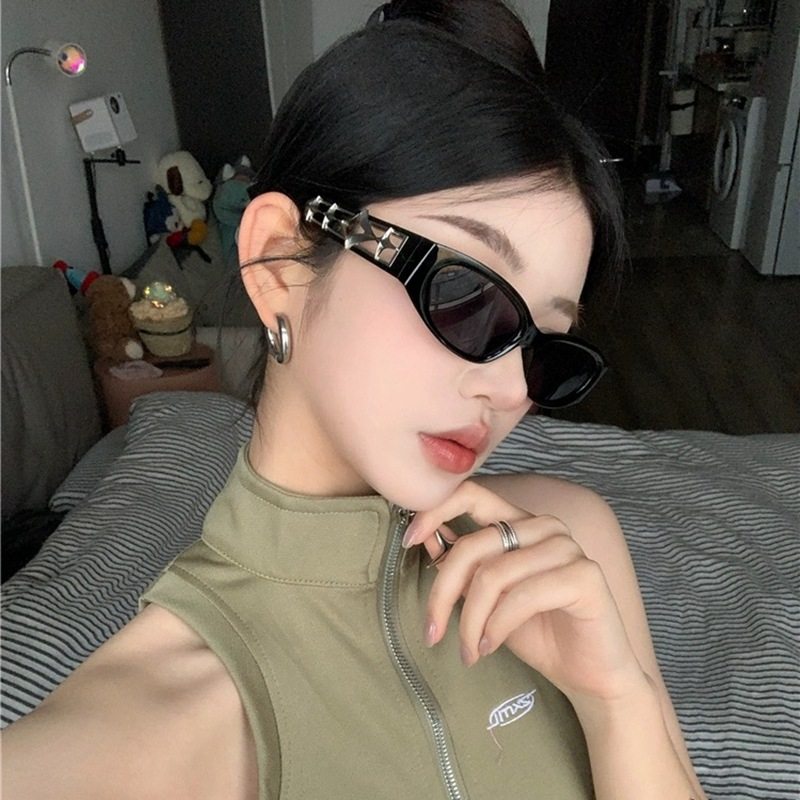 Y2K千禧GM墨镜女款2024新款个性四角星配饰ins弧形太阳镜防紫外线