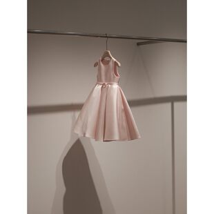 女童生日裙子儿童演出礼服无袖缎面洋装小女孩绝美蝴蝶结公主裙