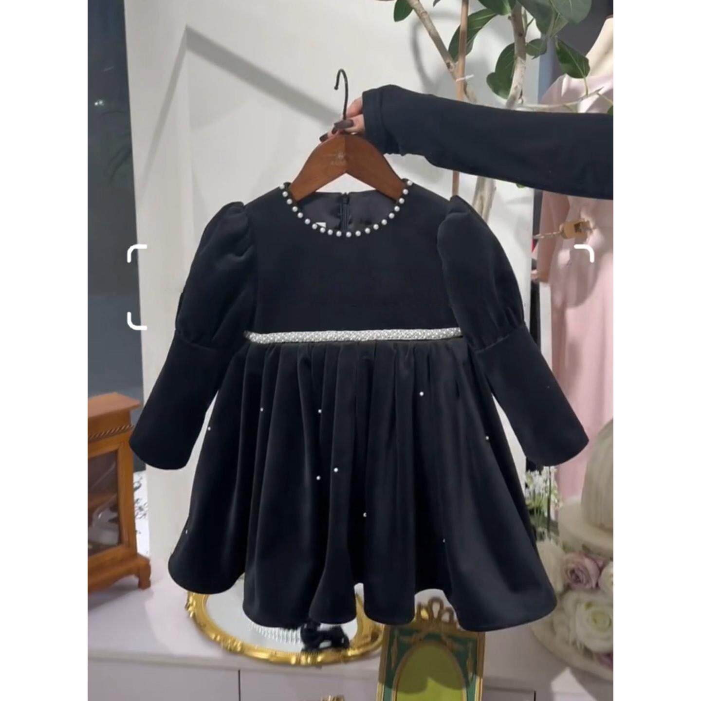 女童黑色连衣裙珍珠领公主裙儿童生日礼服泡泡长袖收腰丝绒中长裙