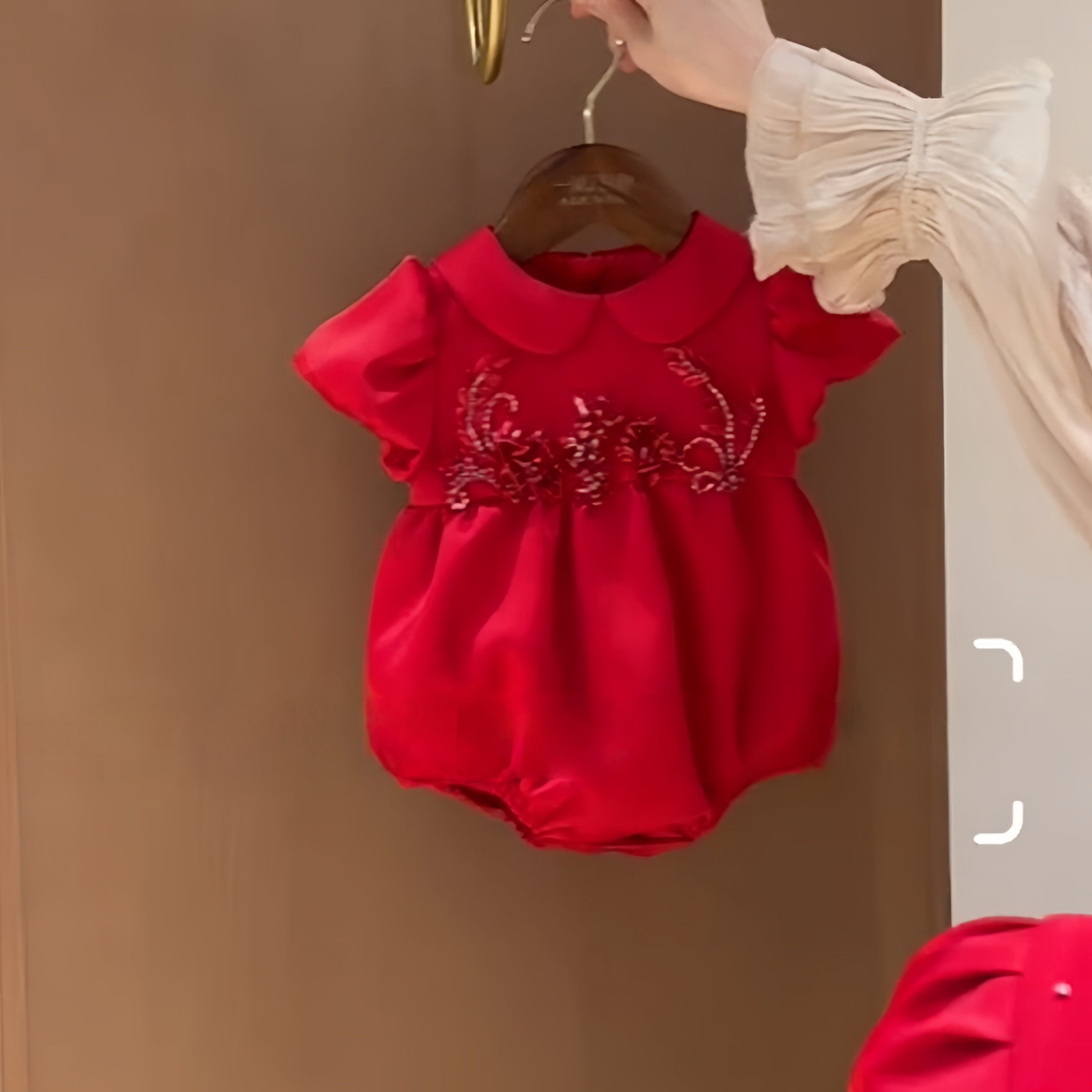 女童红色泡泡袖包屁衣夏季新款娃娃领刺绣亮片甜美公主连体衣哈衣
