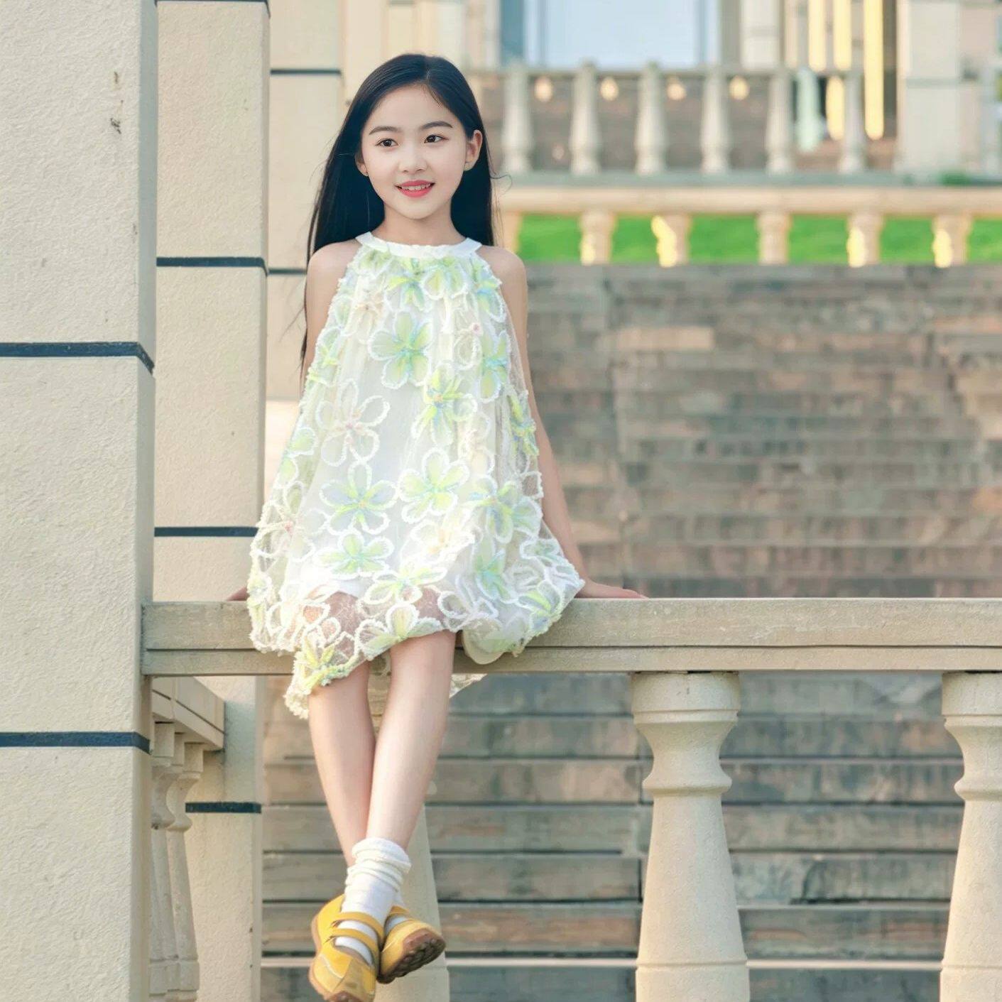 2026新款甜美女童无袖挂颈背心裙夏季薄款网纱花朵重工刺绣公主裙