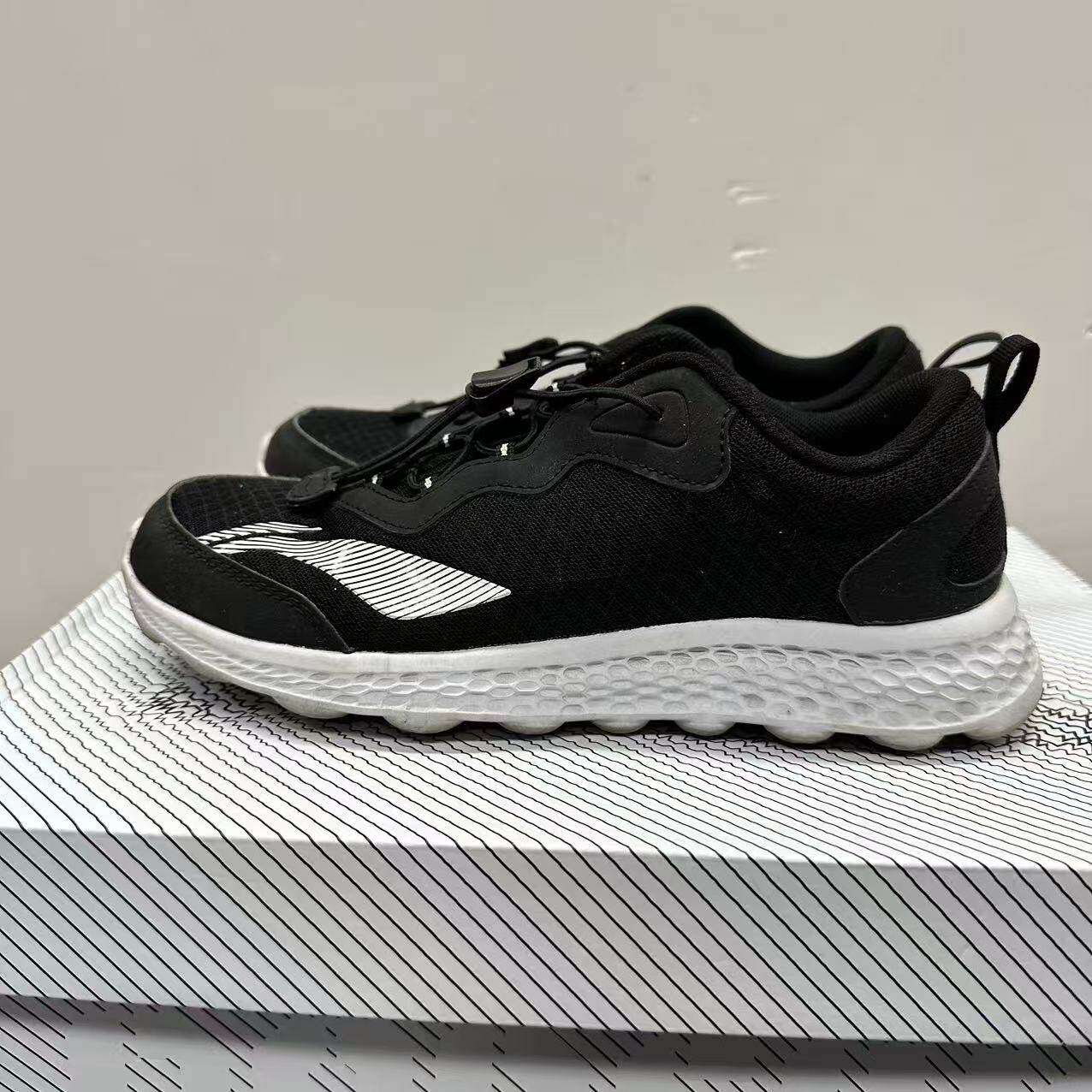 （瑕疵门店样鞋）李宁跑鞋男女大童轻便减震运动跑步鞋YKFR024