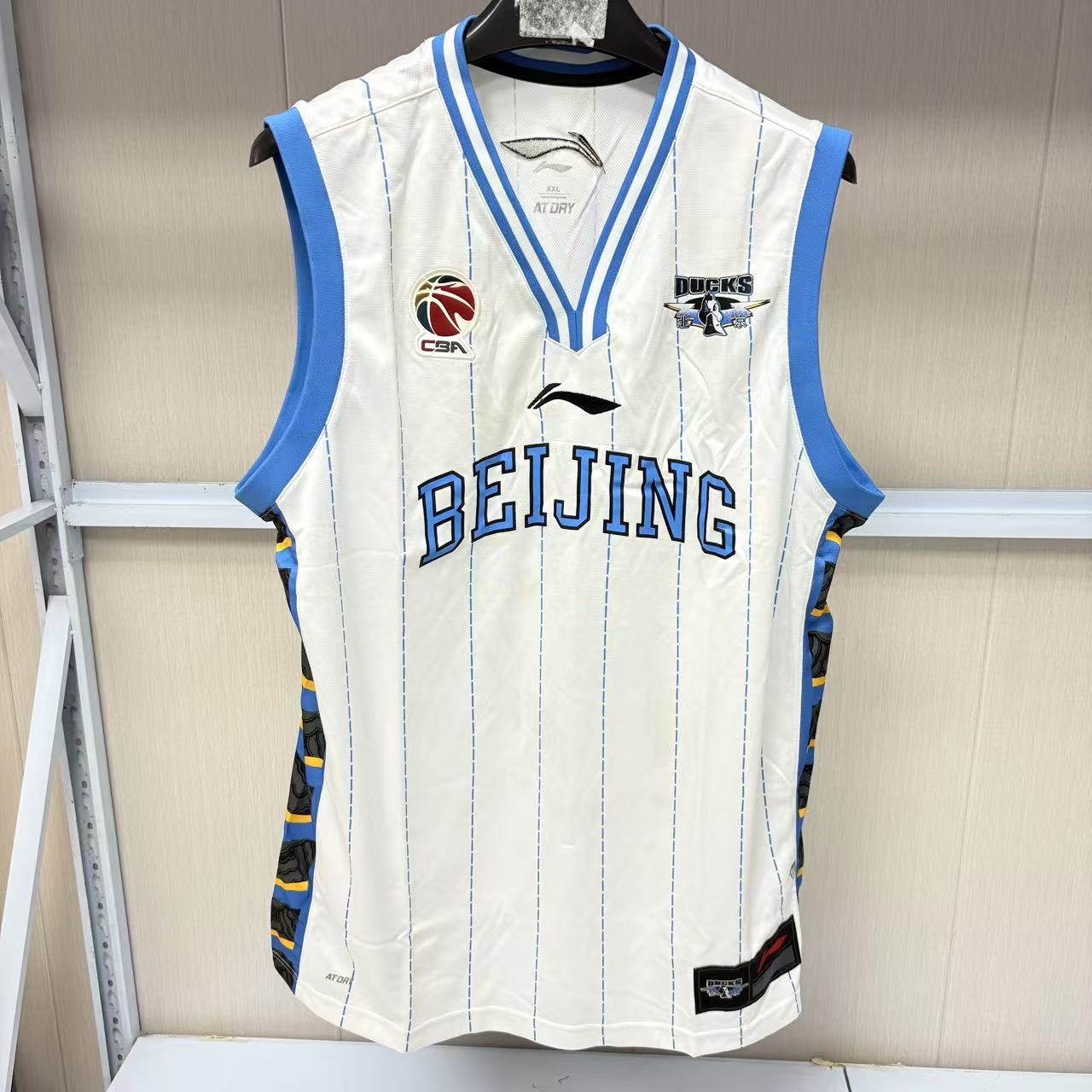 《购买前看详情B品》李宁夏季CBA男子运动T恤舒适宽松透气风AAYL1