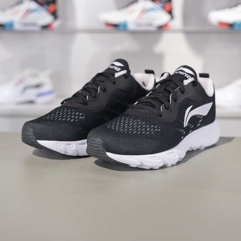 李宁轻质跑鞋女子2024春季新款轻便防滑网面透气运动鞋ARBU008