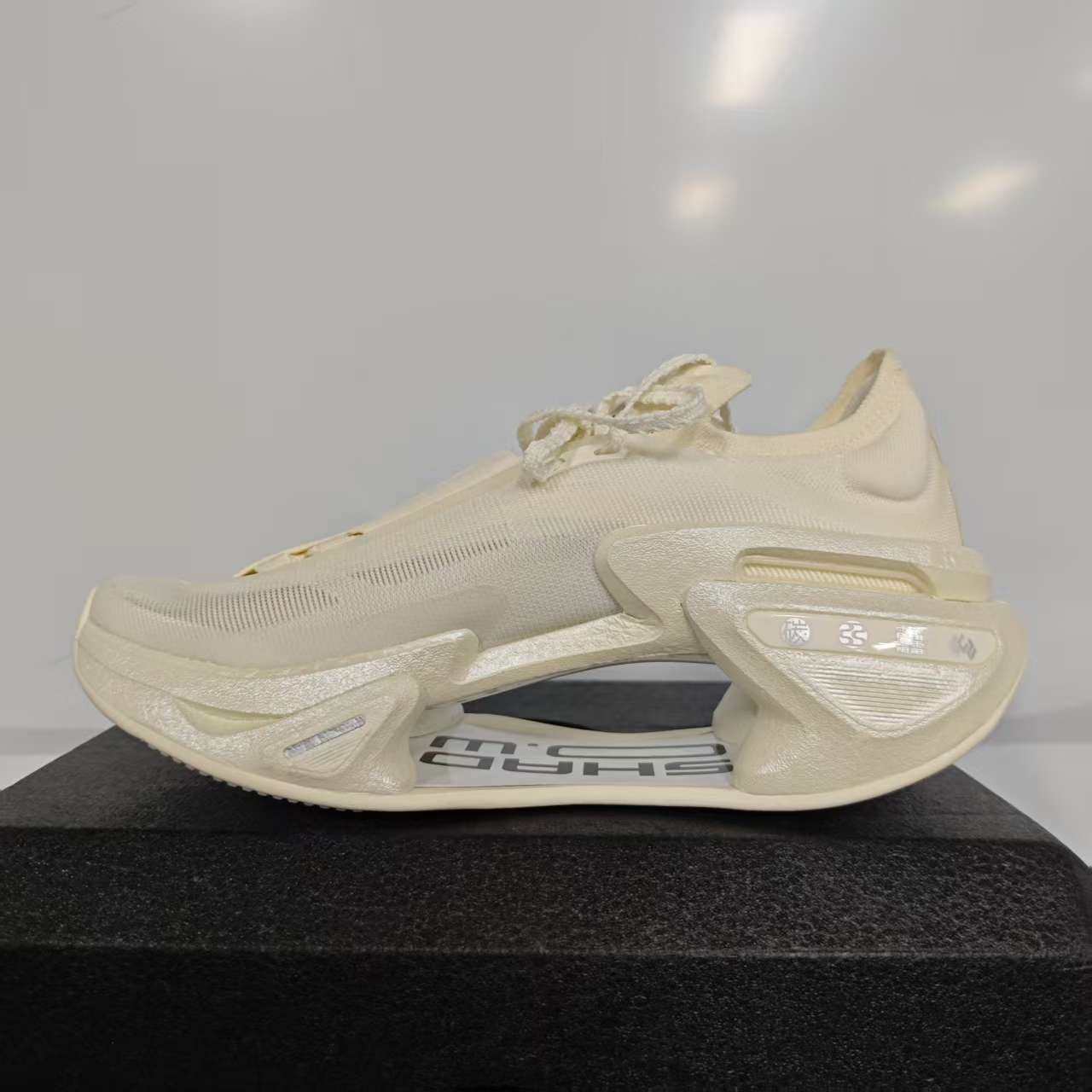 （瑕疵门店样鞋）李宁专业跑步系列绝影3男缓震低帮跑步鞋ARRU005