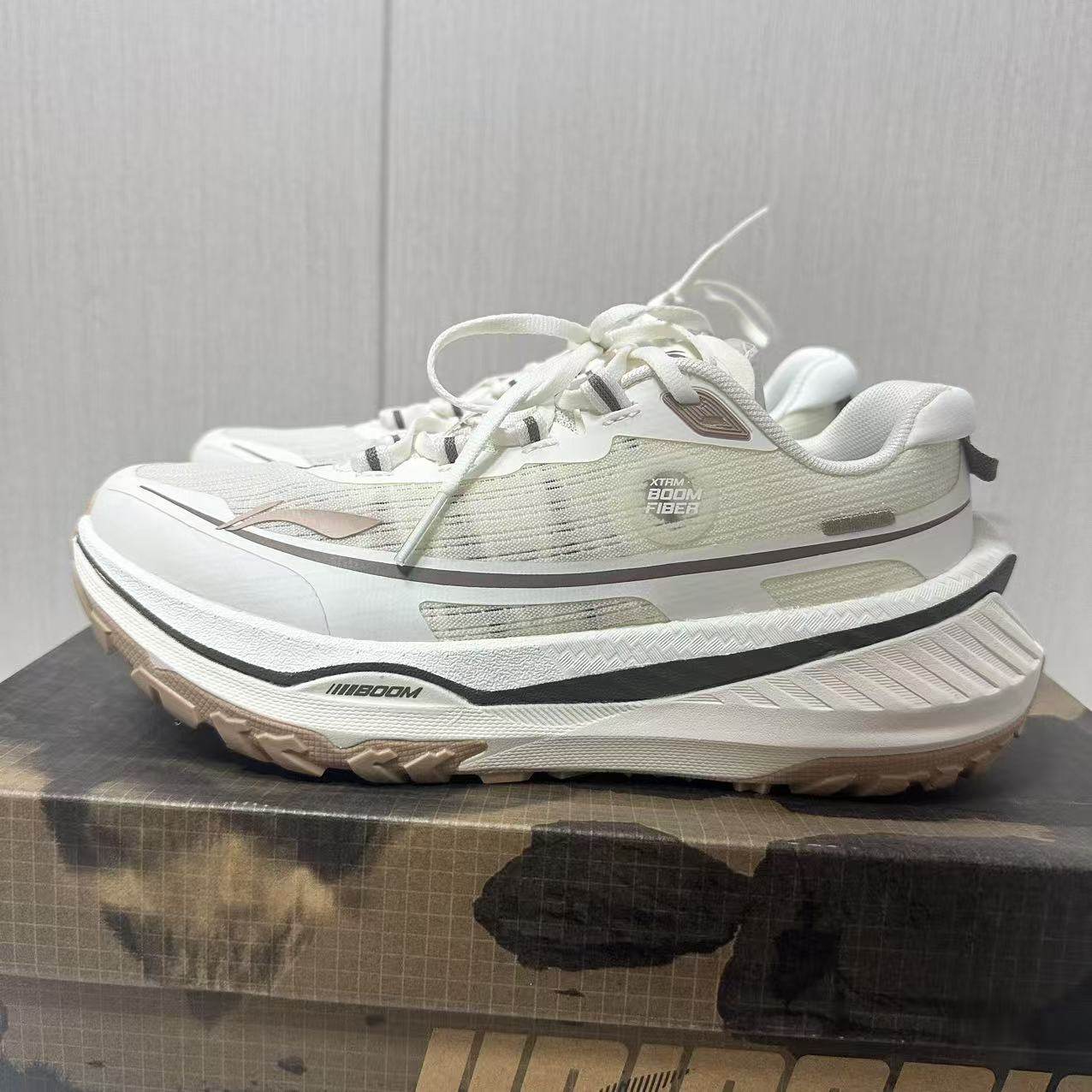 李宁跑步鞋的卢女款减震轻便舒适回弹透气休闲运动鞋ARNU010