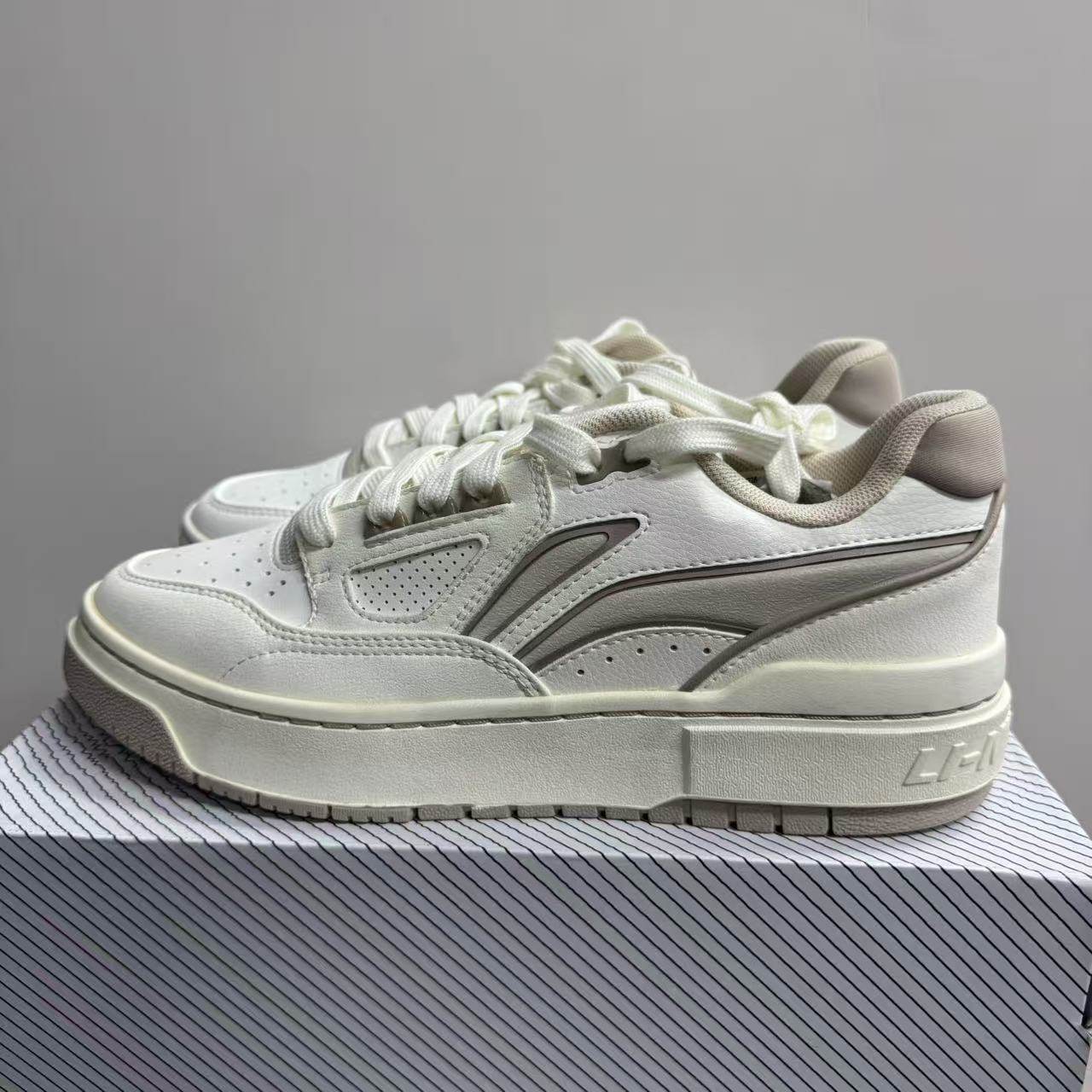 （瑕疵门店样鞋）李宁运动休闲鞋反伍滑板鞋防滑软弹鞋男ABCU025