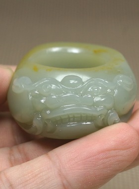 国内鉴定青白玉把件细腻貔貅扳指