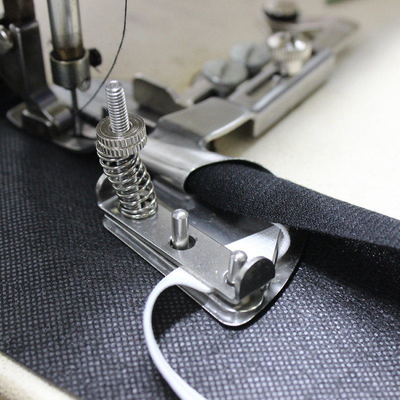 플랫 자동차 탄성 헤밍 풀 튜브 침대 시트 탄성 밴드 경기자 헤밍 장치 커프 밑단 튜브 재봉틀 액세서리