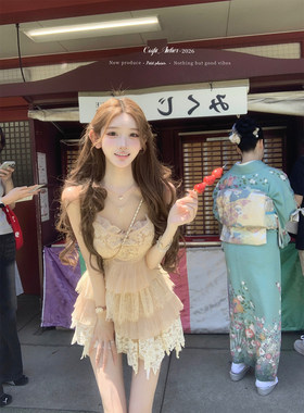 迟伞伞26/ss 浅杏初月 蕾丝拼接木耳边吊带上衣+系带蝴蝶结半裙