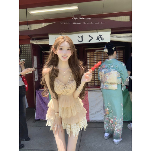 迟伞伞26/ss 浅杏初月 蕾丝拼接木耳边吊带上衣+系带蝴蝶结半裙