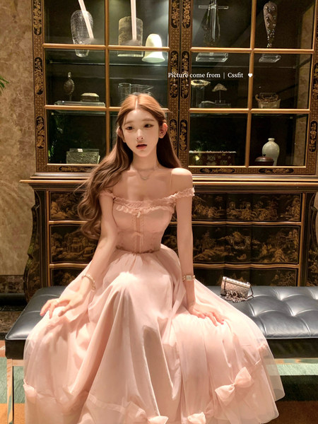 Woman wearing a light pink off-shoulder tulle gown