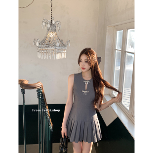 西装 镶钻蝴蝶结镂空气质无袖 百褶连衣裙气质短裙 莉莉安 迟伞伞