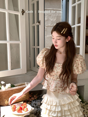 css浮雕花朵小裙摆上衣