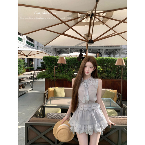 迟伞伞蓝灰色抓襟衬衫刺绣短裙