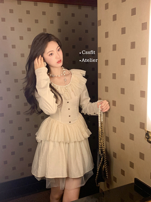 暗纹米白色拼纱连衣裙