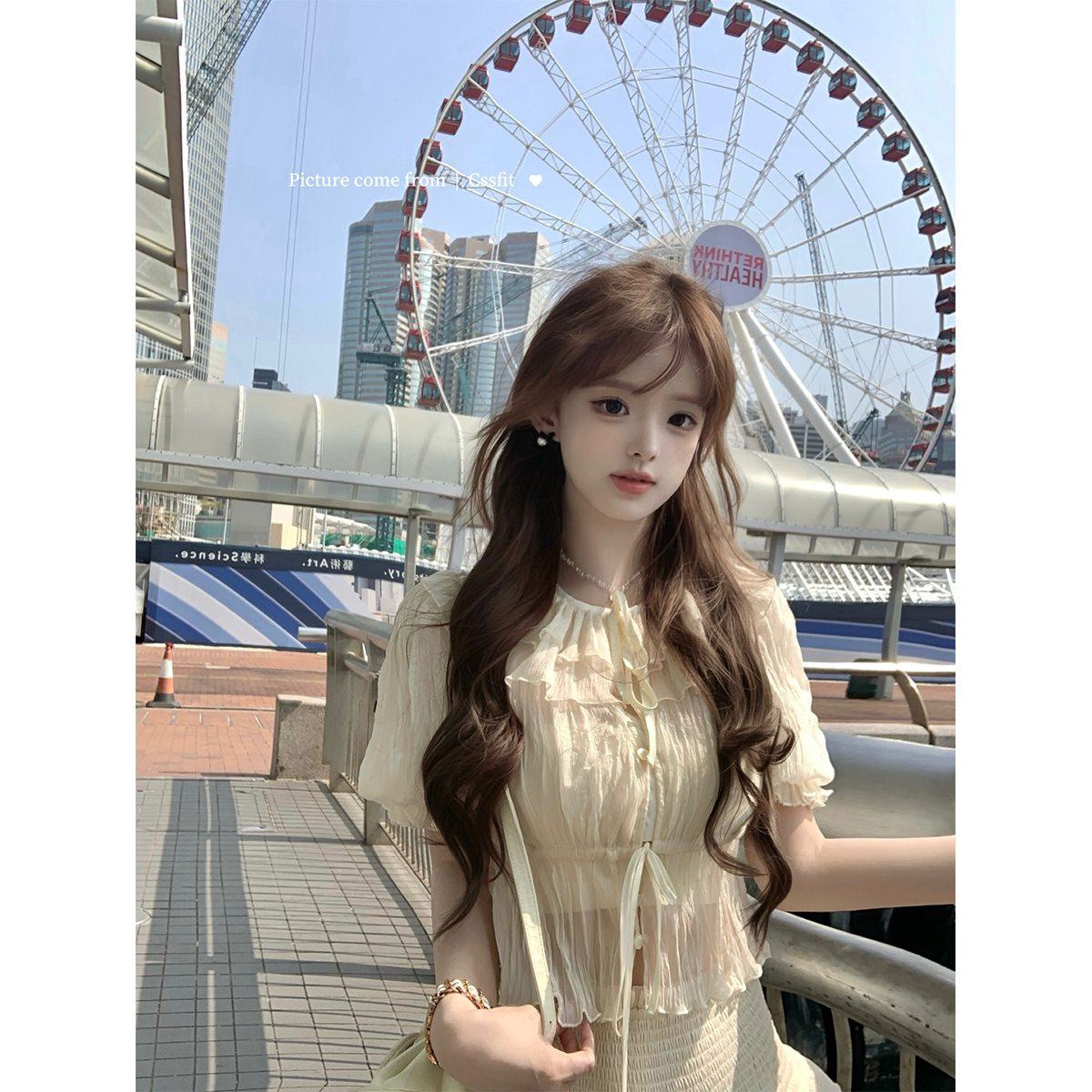 迟伞伞光泽感衬衫&打揽蛋糕裙