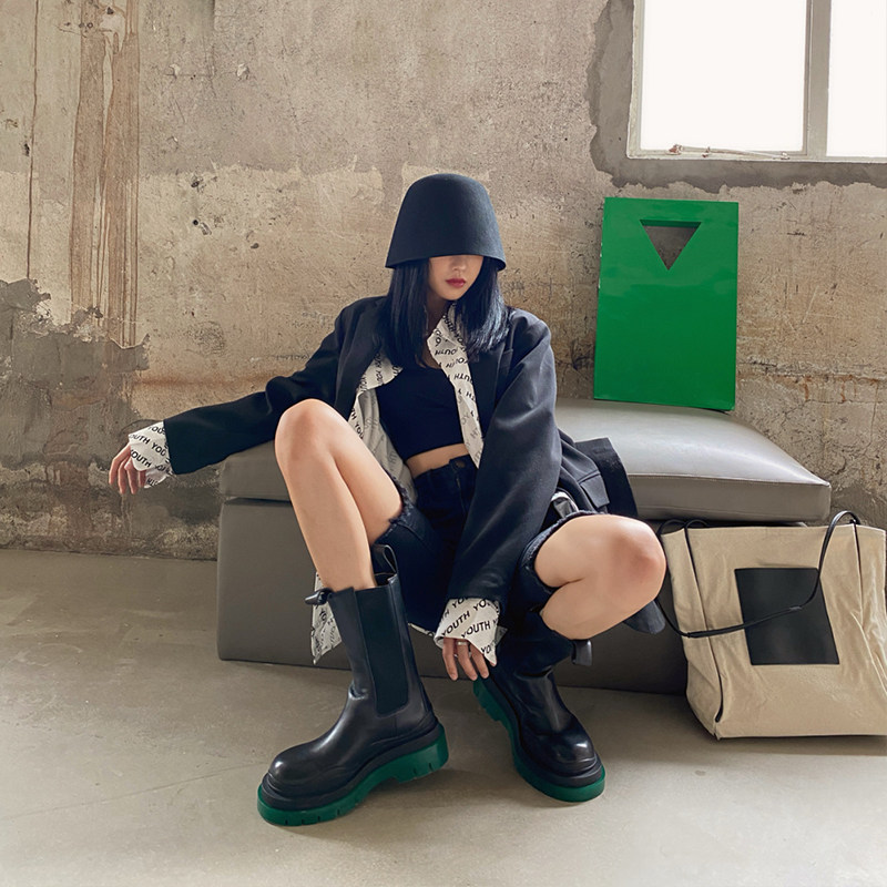 여성용 두꺼운 밑창 마틴 부츠 모나 같은 스타일 종아리 미드 첼시 부츠 가을 겨울 플러스 벨벳 슬림 침니 부츠 라지 사이즈 41-43