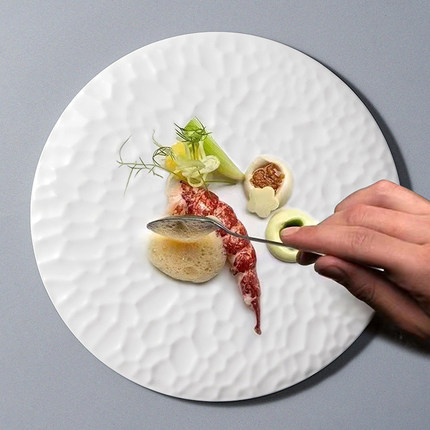 餐厅创意陶瓷餐具哑光白色石纹平盘圆形平板盘法式特色摆盘盘子碟