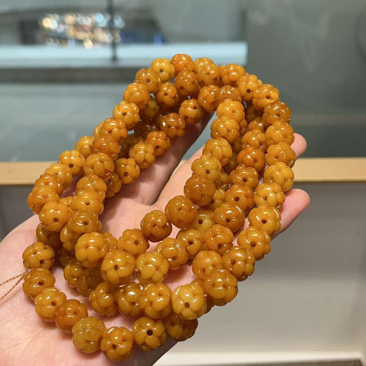 驼骨油润鸡油黄绣球手链手把件手串手持配饰