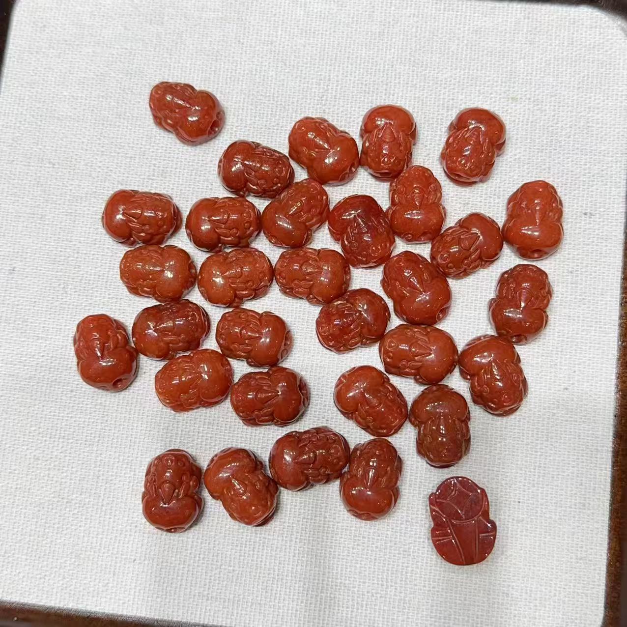 翡翠红翡通孔招财小貔貅 DIY手链项链耳坠玉胖貔貅编织配饰散珠批