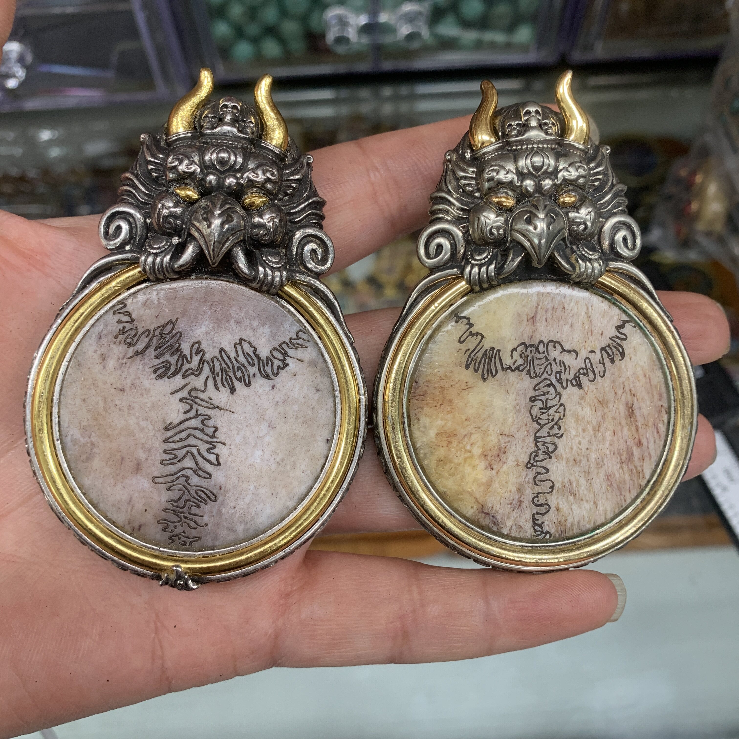 新品三界牌梅花鹿头骨三界牌子沁血鹿头盖骨雕刻原料手把件