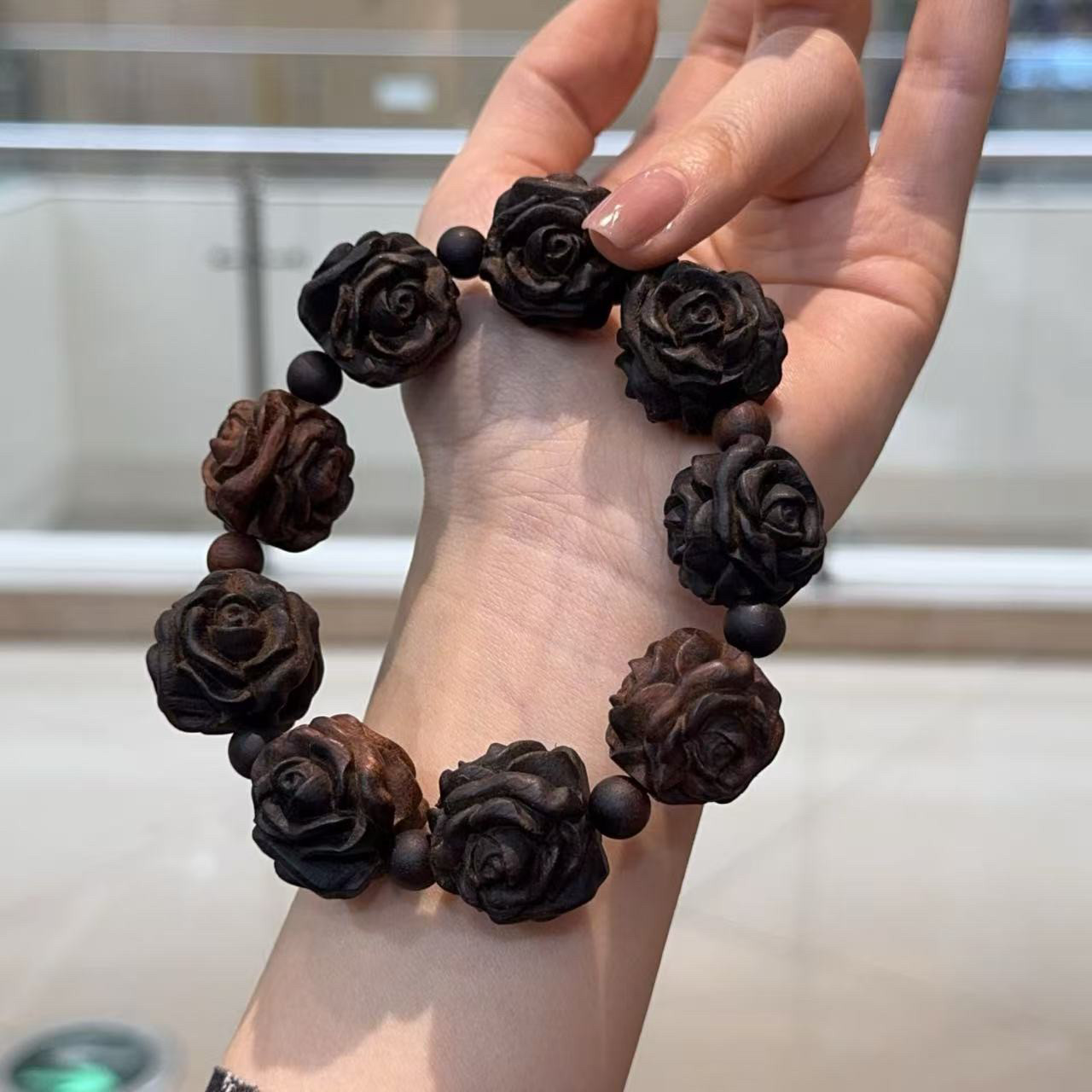 天然沉香木玫瑰花手串