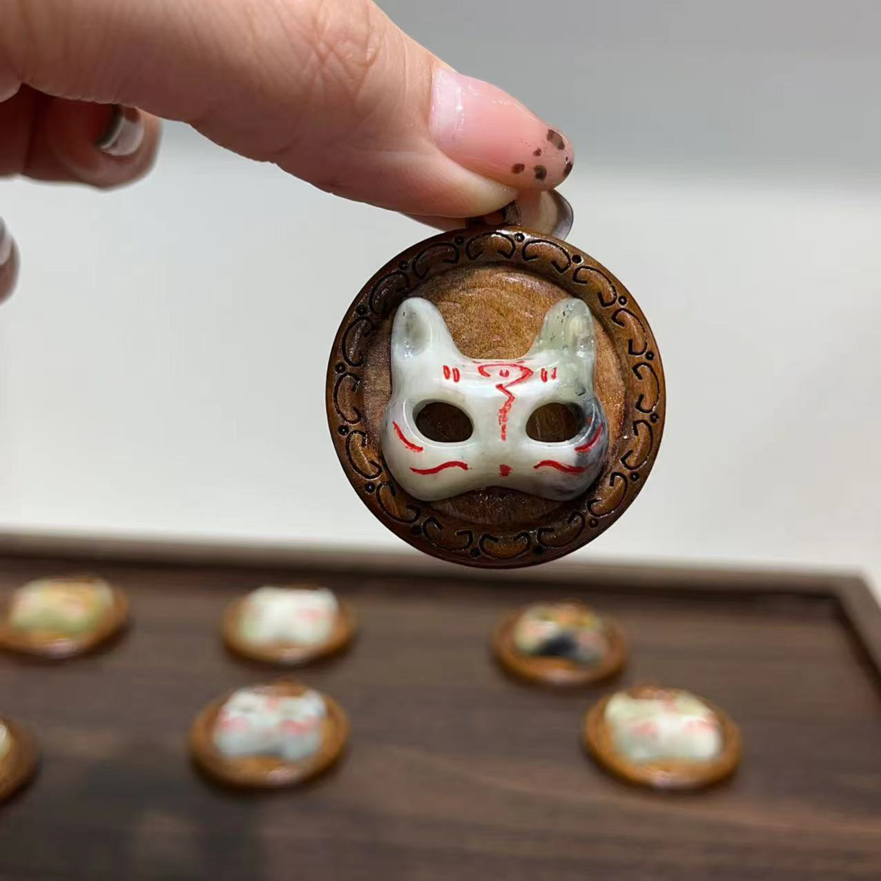岫玉狐狸面具吊坠搭配胡桃木吊牌
