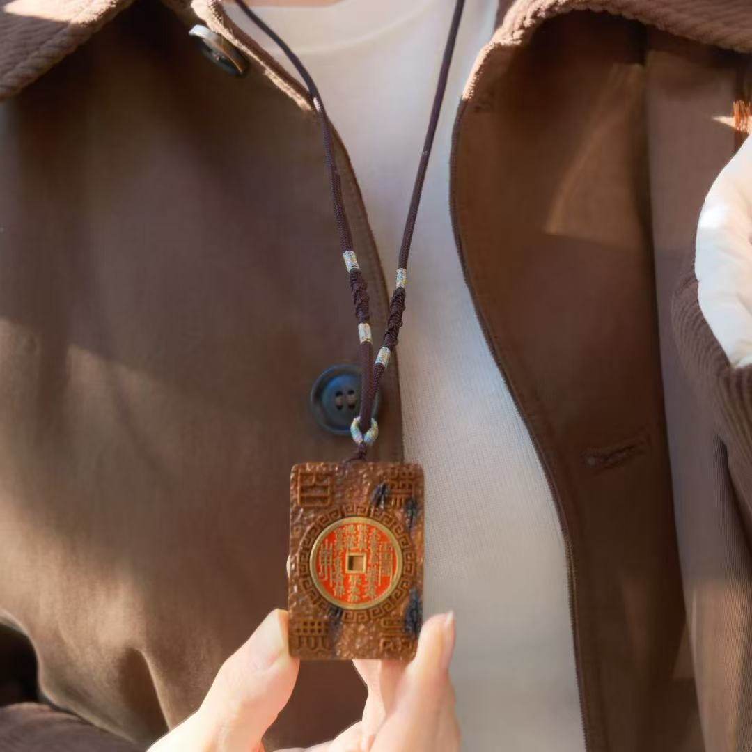 雷击木山鬼花钱吊坠毛衣链无事牌项链时尚文玩百搭T