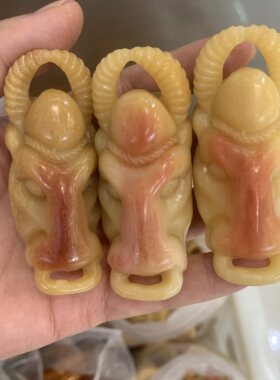 藏式文玩配饰高端驼骨雕刻就气冲天手把件配饰把玩车挂包挂diy