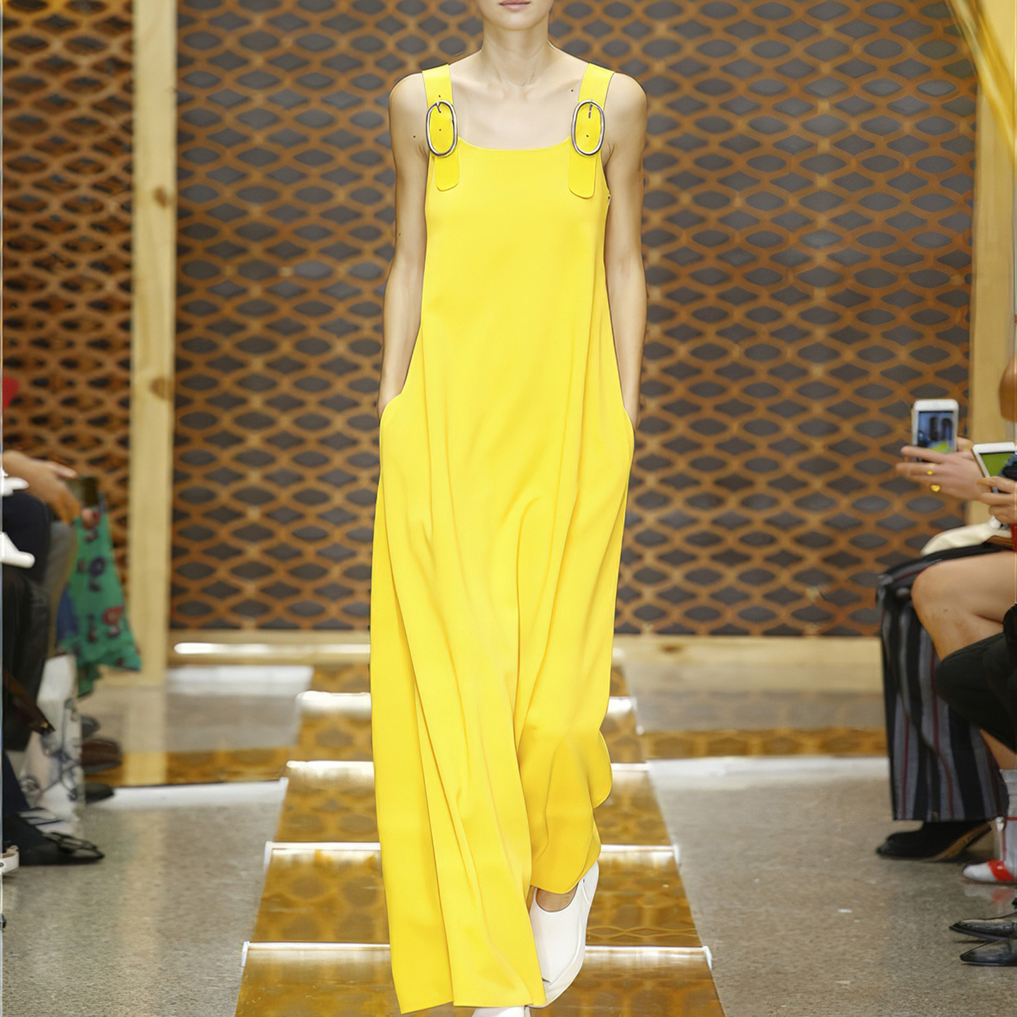 气质女神范黄色吊带连体背带裤女