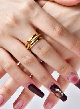 欧美时尚新款小众设计三环戒指满钻拼接指环钛钢镀18K金饰品食指