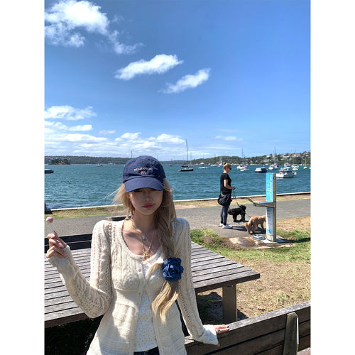 Ceezzzi 垦丁捕梦网 镂空针织开衫女收腰显瘦碎花吊带上衣两件套