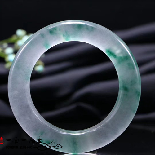 天然冰种飘花独龙玉女款石英岩玉