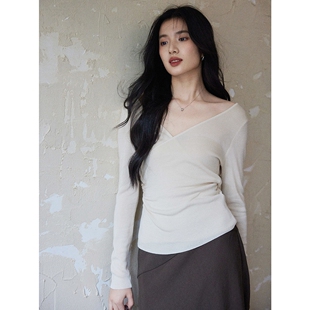 贰羊设计【诗允】1oo天丝高级感深v黑色针织衫女修身打底露背上衣