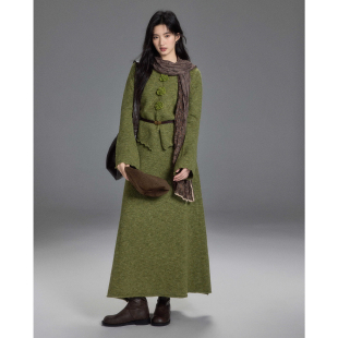 女通勤气质 氛围绿色立体花朵毛衣半身裙两件套装 贰羊设计 纡意