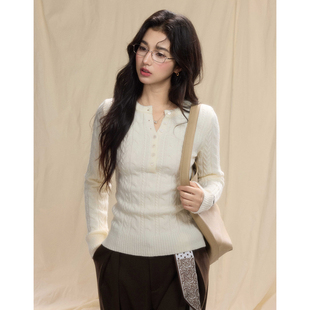 贰羊设计【暖笙】通勤实穿半开v领白色麻花毛衣女软糯修身打底衫