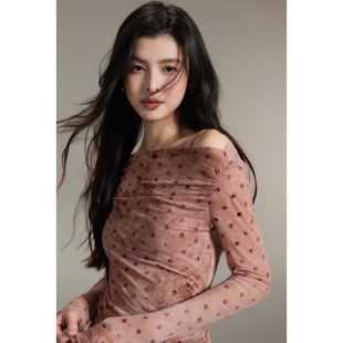 显瘦褶皱长袖 一字肩波点网纱两件套上衣女秋修身 知丘 贰羊设计