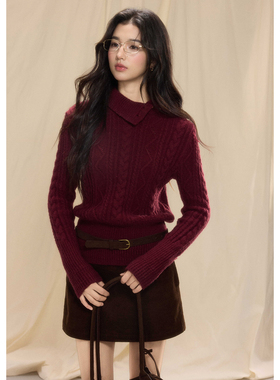 贰羊设计【归意】设计感绞花红色毛衣女不对称领翻领上衣新年圣诞