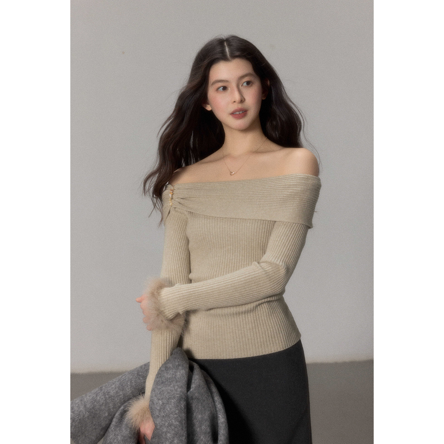 贰羊设计【南枝】优雅一字肩针织衫女露肩驼鸟毛毛袖修身显瘦上衣