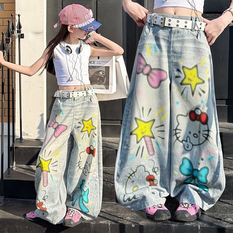女童街头风卡通印花牛仔裤2026新款中大童宽松显瘦阔腿拖地长裤子