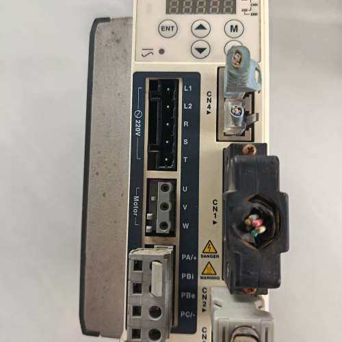 施耐德LXM23AU07M3X伺服驱动器，功率750W，二手