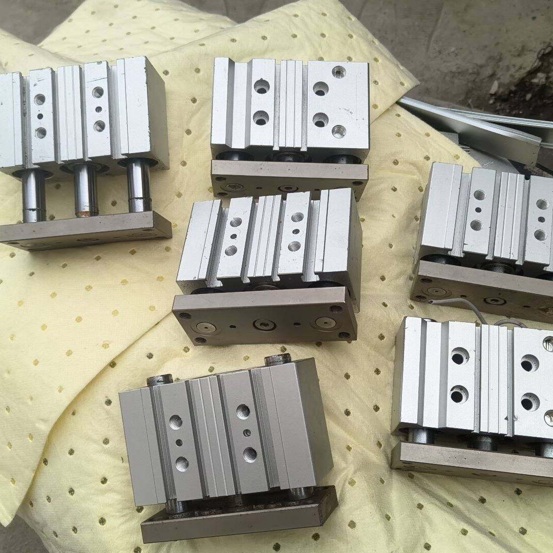 议价-亚德客TCL32*30S，拆机10几个，成色如图，