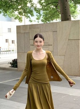 已到货春季于佳含羊毛初秋绿色针织设计感开衫慵懒半身裙三件套