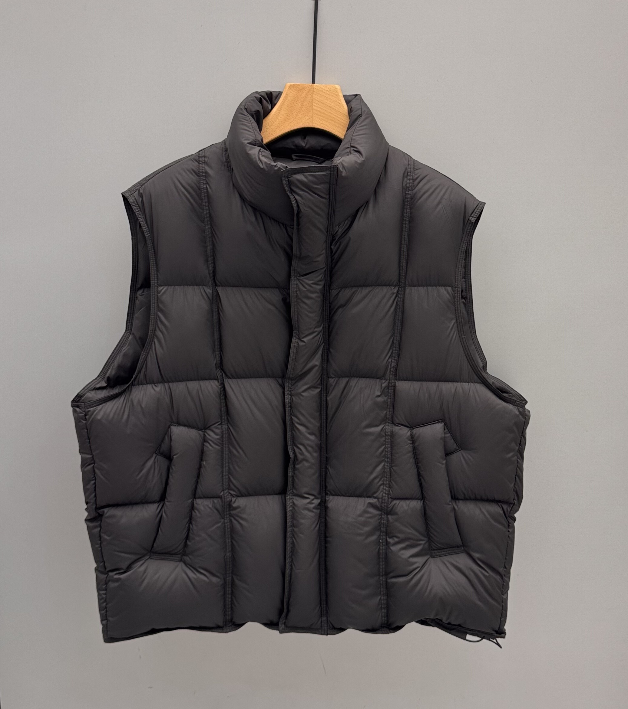 秋冬新款男士90白鸭绒泡芙面料羽绒马甲潮流设计简约无袖坎肩外套