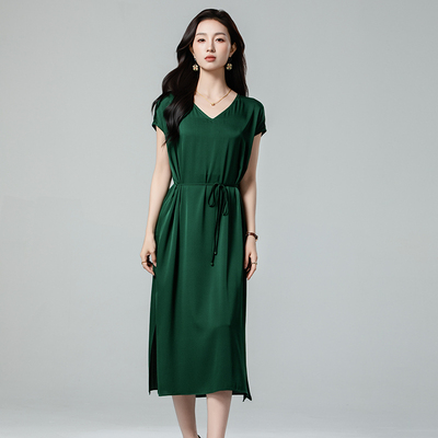 真丝桑蚕丝连衣裙女2025夏季新款高端气质绿色收腰显瘦短袖中长款