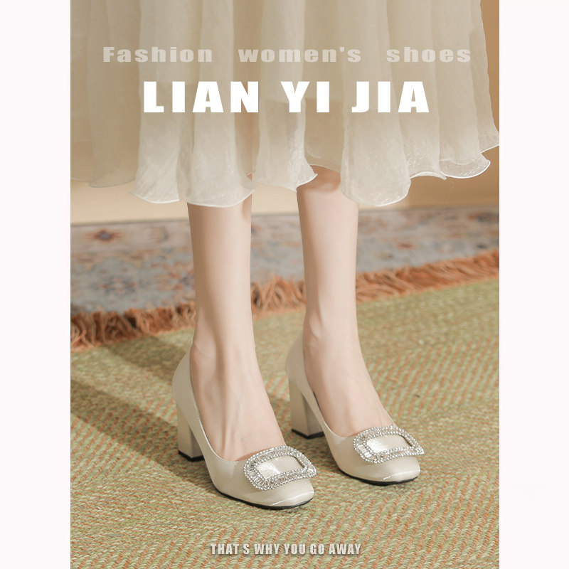 方头粗跟高跟鞋大码41一43宽脚胖脚不累脚女鞋水钻搭扣浅口单鞋女