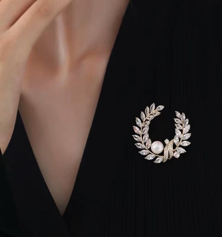 기질 코트 브로치 여성 진주 하이 엔드 럭셔리 다목적 카디건 스웨터 정장 코사지 고정 의류 핀